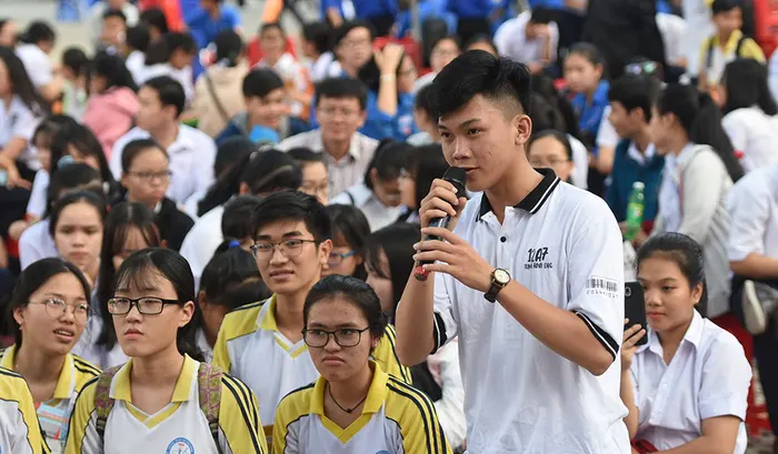 LỄ TẬP TRUNG CHÀO MỪNG TÂN SINH VIÊN